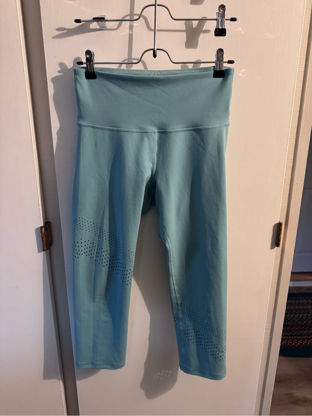 Old Navy Active Elevate Go Dry Laser Cut Legging